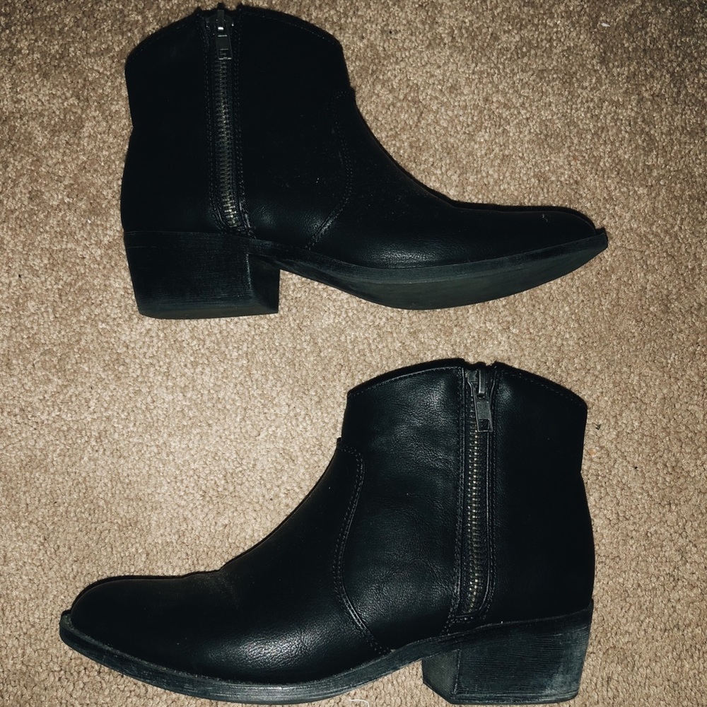 black faux leather zipper ankle booties🌟